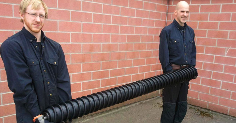 Spiralringer for styring og rensing av transportbånd Spiralringer for styring og rensing av transportbånd